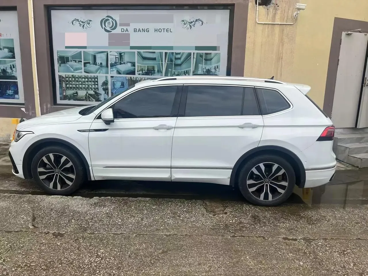 Touareg L 2022, 330 TSI, Automatic, Two‑Wheel Drive, R-Line Luxury Plus Edition 3