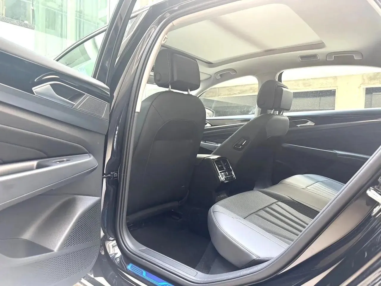 Volkswagen 2024 Passat 2.0TSI 330TSI Elite Edition Automatic 3