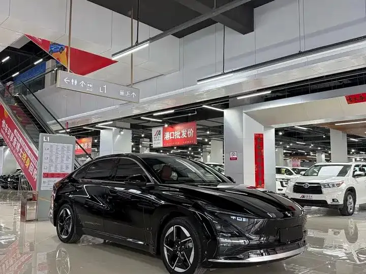 WuLing Starlight 2025 610km Intelligent Flagship 3