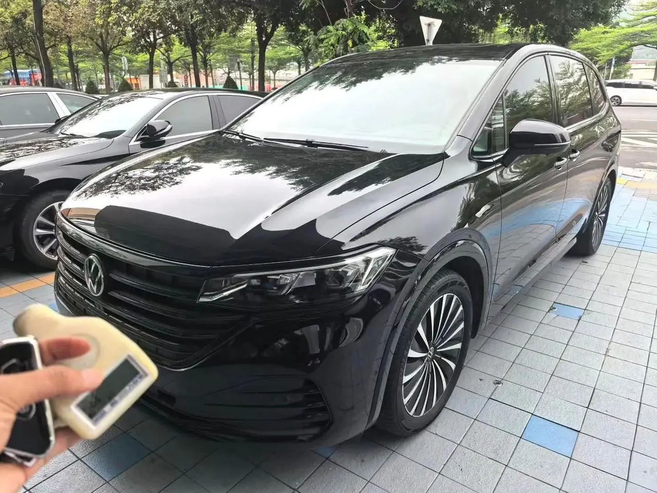 打开图片灯箱:Volkswagen 2024 Wei (Viloran) 2.0TSI 380TSI Premium Edition Automatic Gear