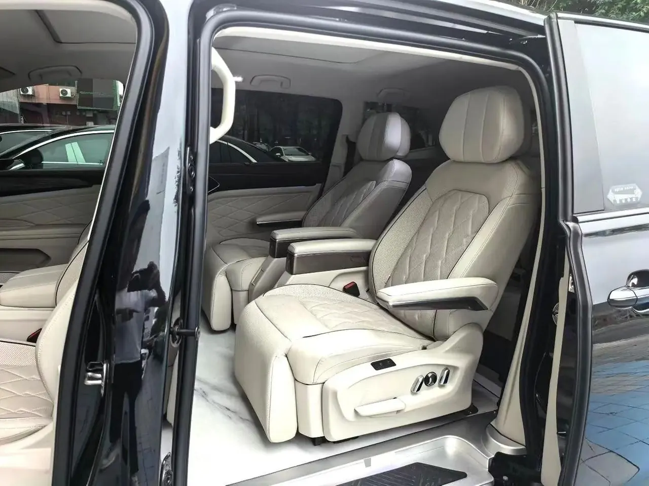 Volkswagen 2024 Wei (Viloran) 2.0TSI 380TSI Premium Edition Automatic Gear 3
