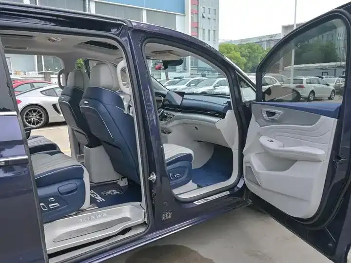 Roewe iMAX8 2022 400TGI Honor Edition 12