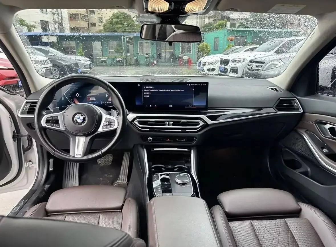 BMW 3 Series 2023 model 320Li M Sport Package 4