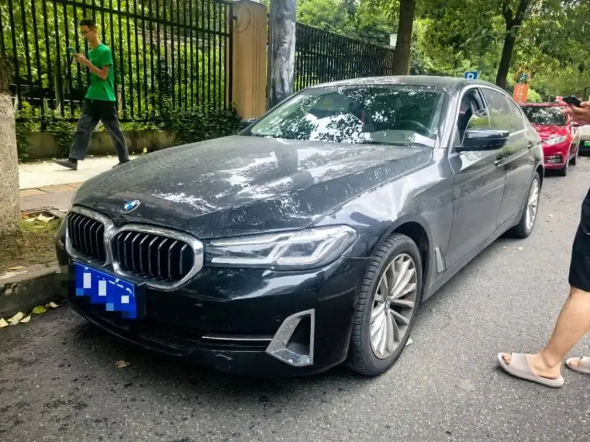 Открыть галерею: BMW 5 Series 2022 Model Facelift 525Li Luxury Package