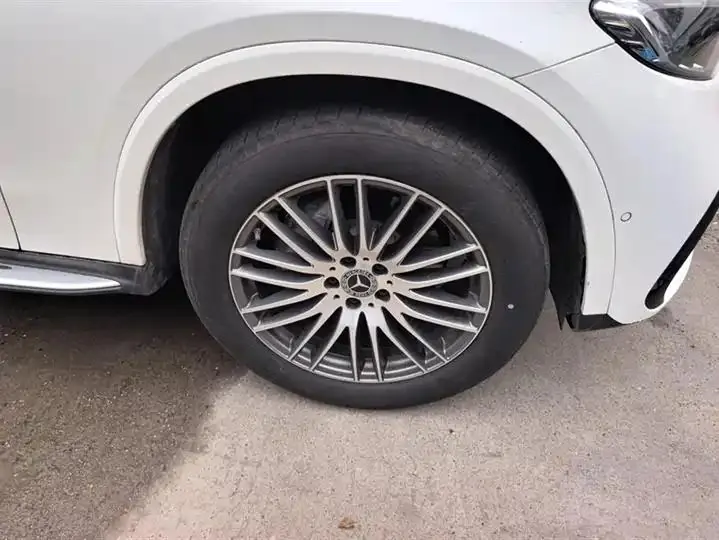 Mercedes Benz GLC 2024 changed to GLC 300 L 4MATIC dynamic 5 seats 6