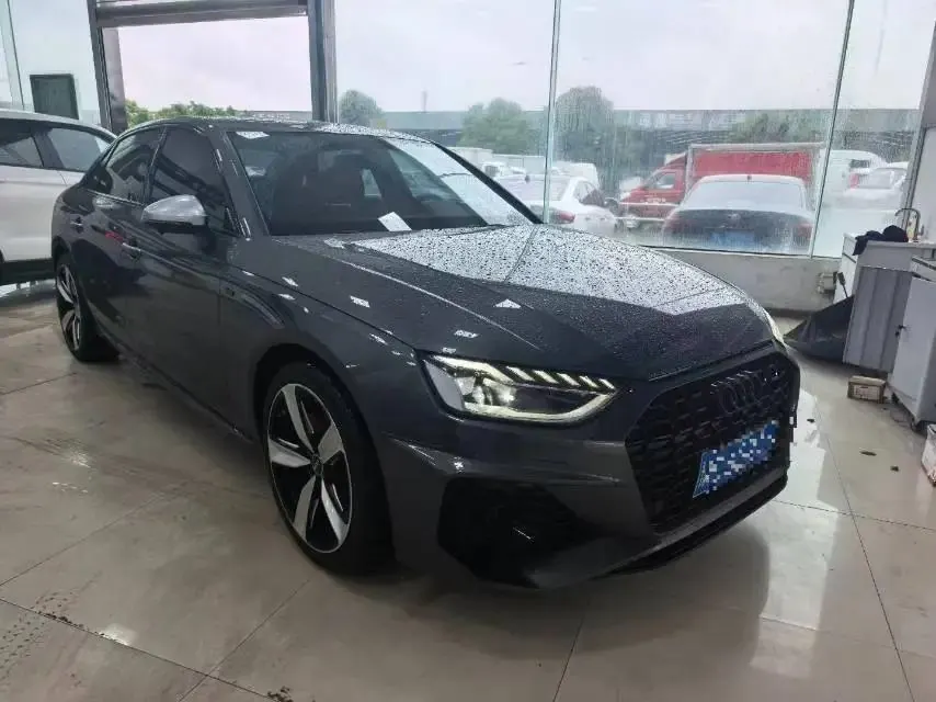 Audi A4L 2022 model 40 TFSI Sporty Style version 2