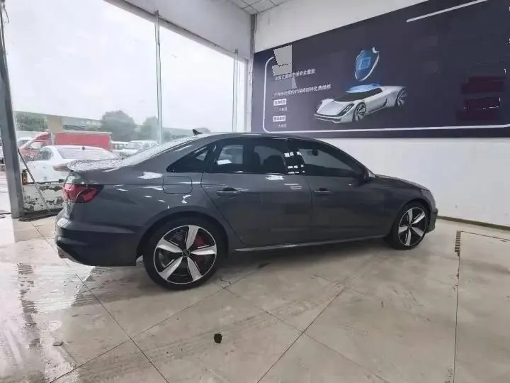 Audi A4L 2022 model 40 TFSI Sporty Style version 4