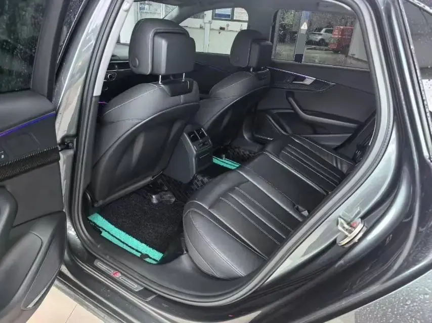 Audi A4L 2022 model 40 TFSI Sporty Style version 6