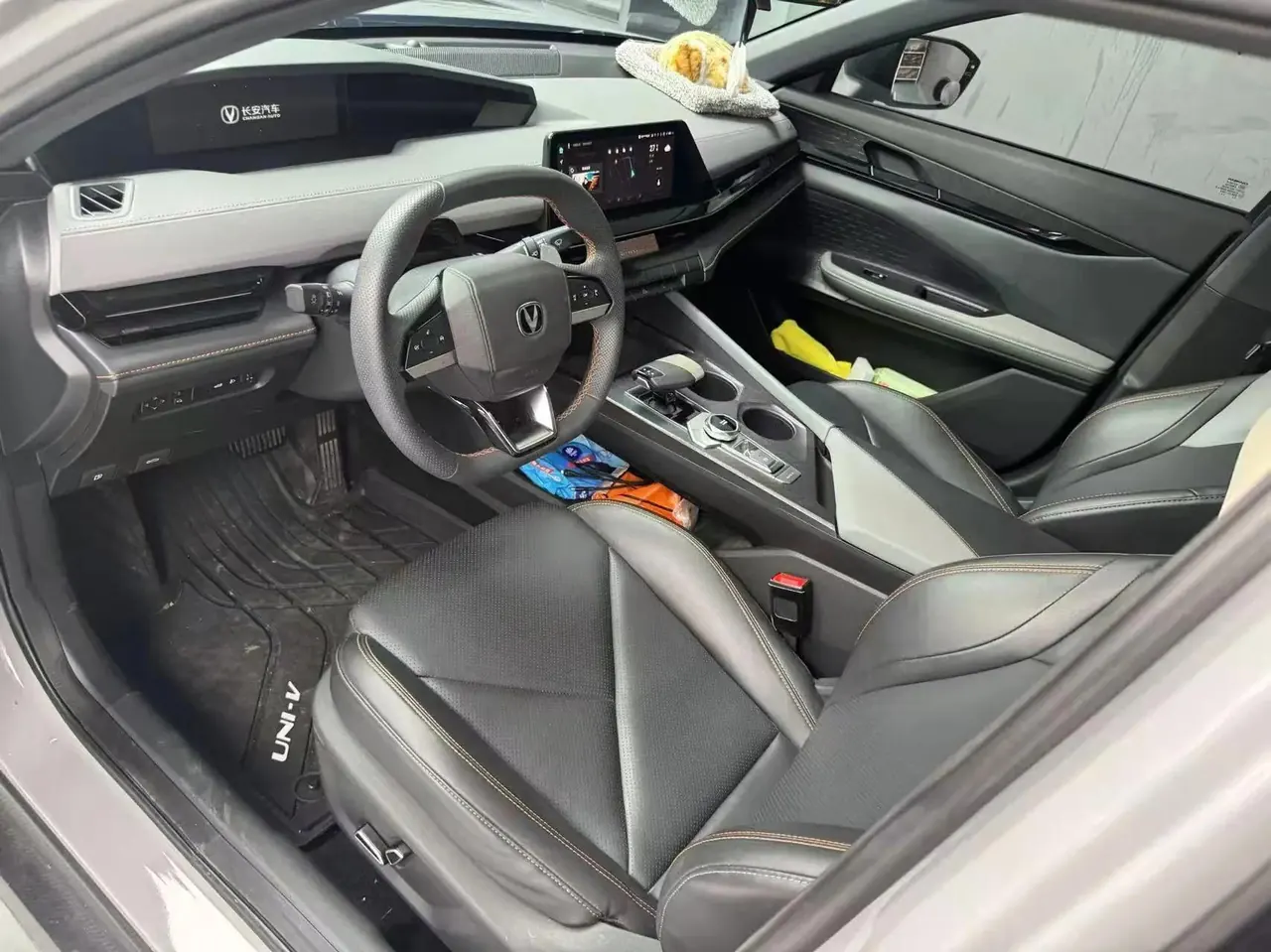 ChangAn UNI-V 2022 1.5T Honorable Model 3