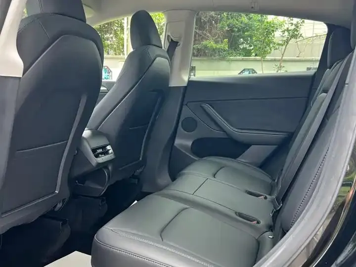 2022 Model Y Refreshed Long Range All-Wheel Drive Version 18