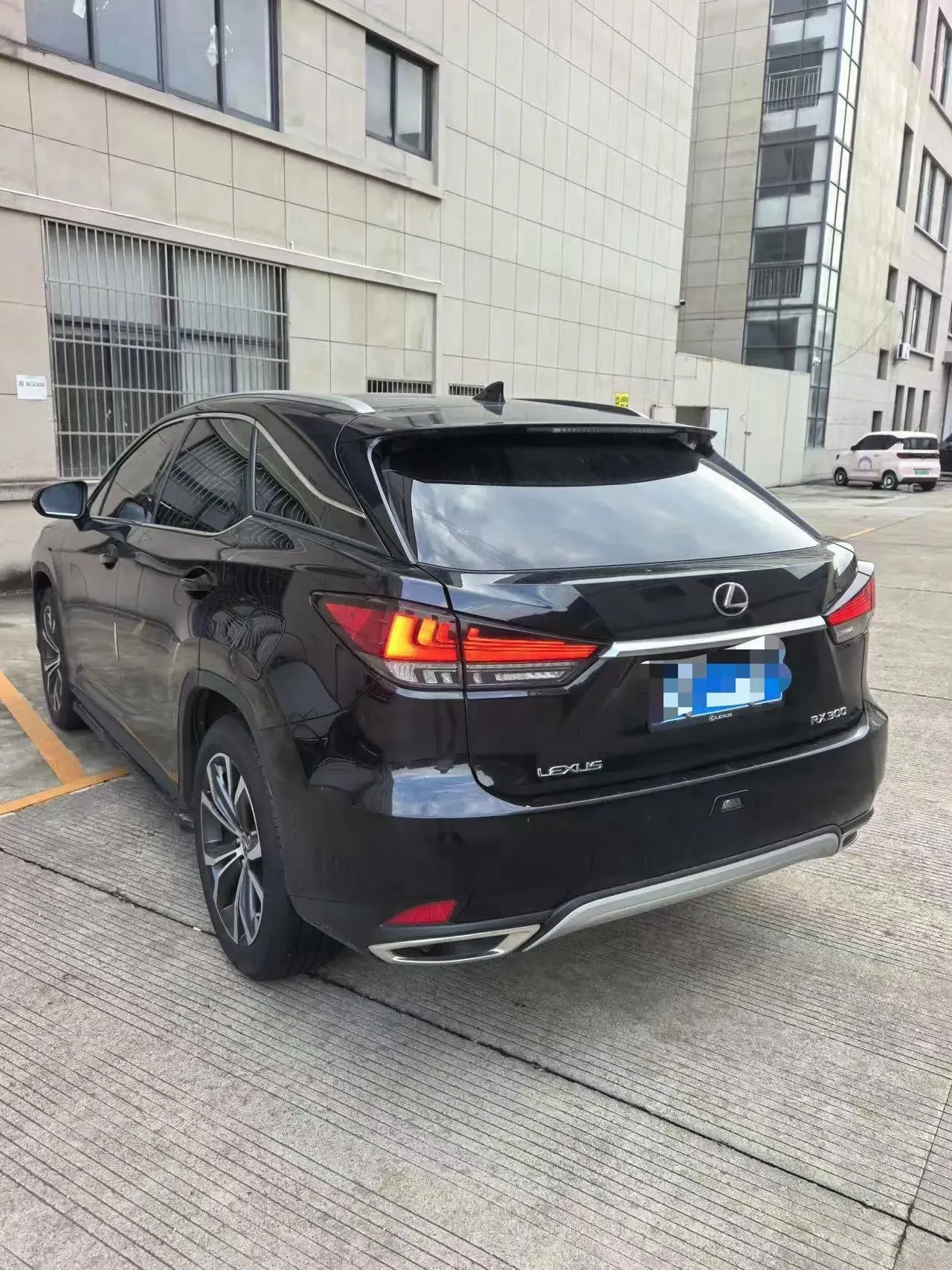 Lexus RX 2020 300 four-wheel drive elegant version of the national v 6