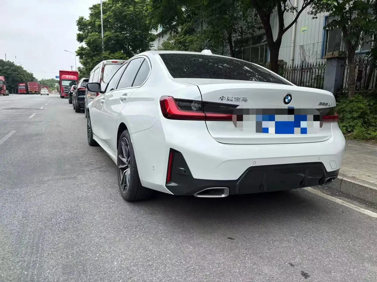 BMW 3 Series 2023 model 325Li M Sport Package 4