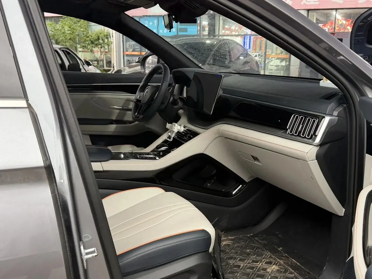 2021 BYD Song PLUS DM-i 110km Flagship Model 3