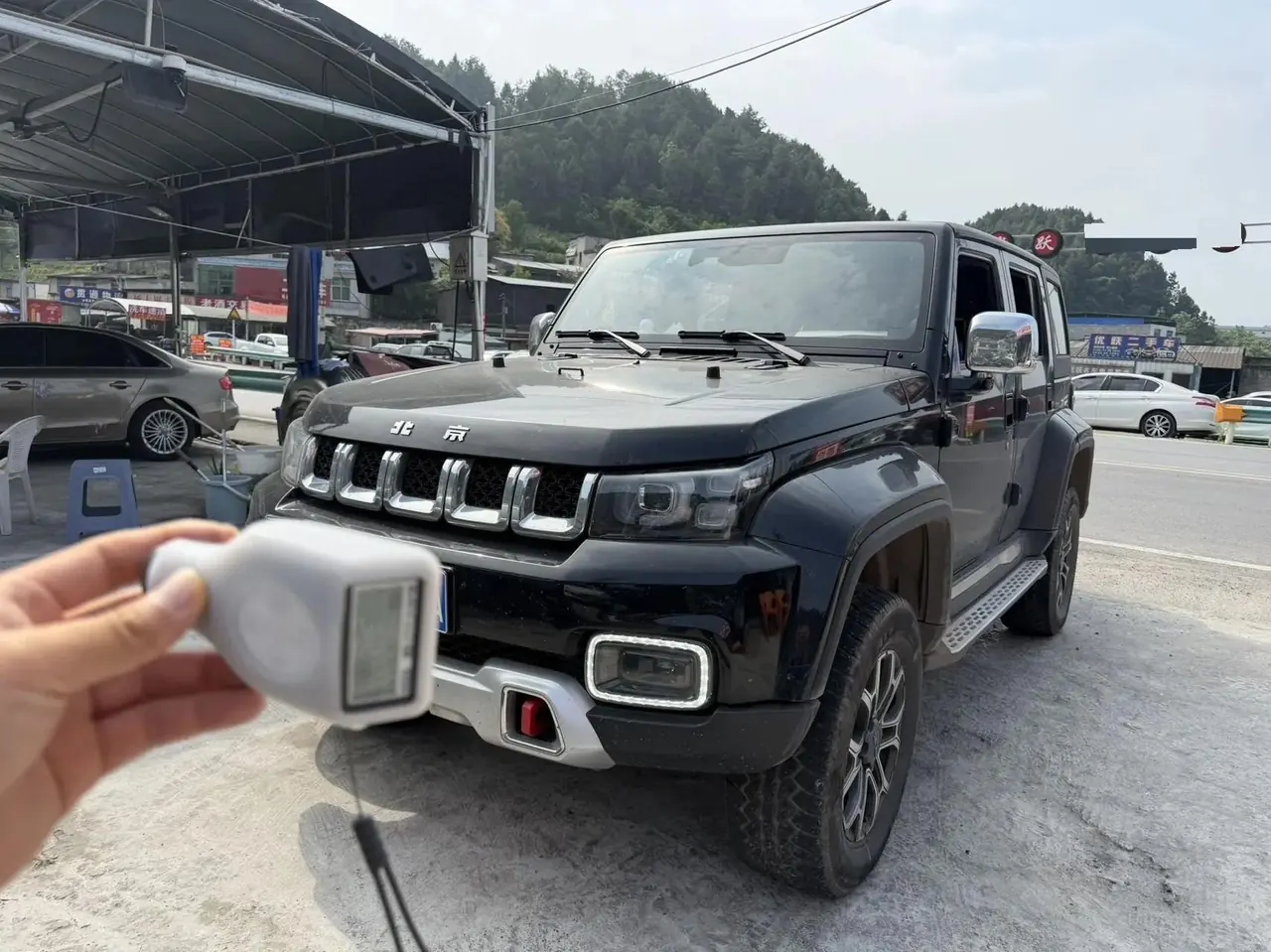 Beijing BJ40 2023 2.0T Automatic Four-wheel Drive City Hunter Edition Chivalrous Type - View 1