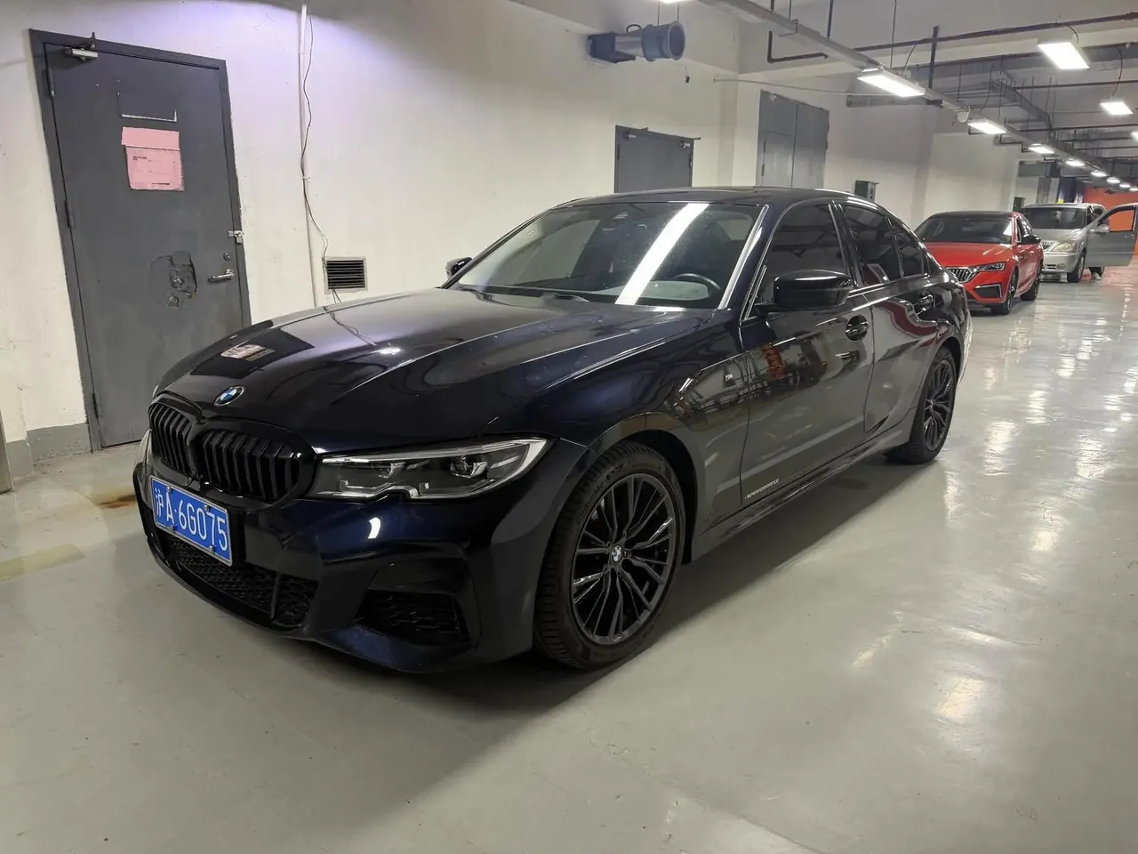 打开图片灯箱：BMW 3 Series 2021 Changed 325Li M Sports Obsidian Night Suit