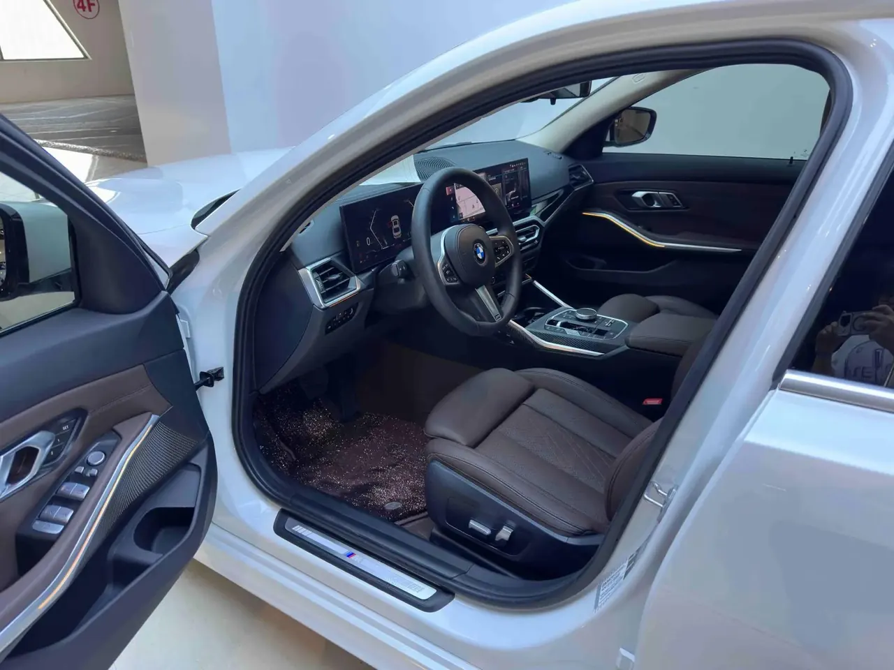 BMW 3 Series 2023 model 320Li M Sport Package 4