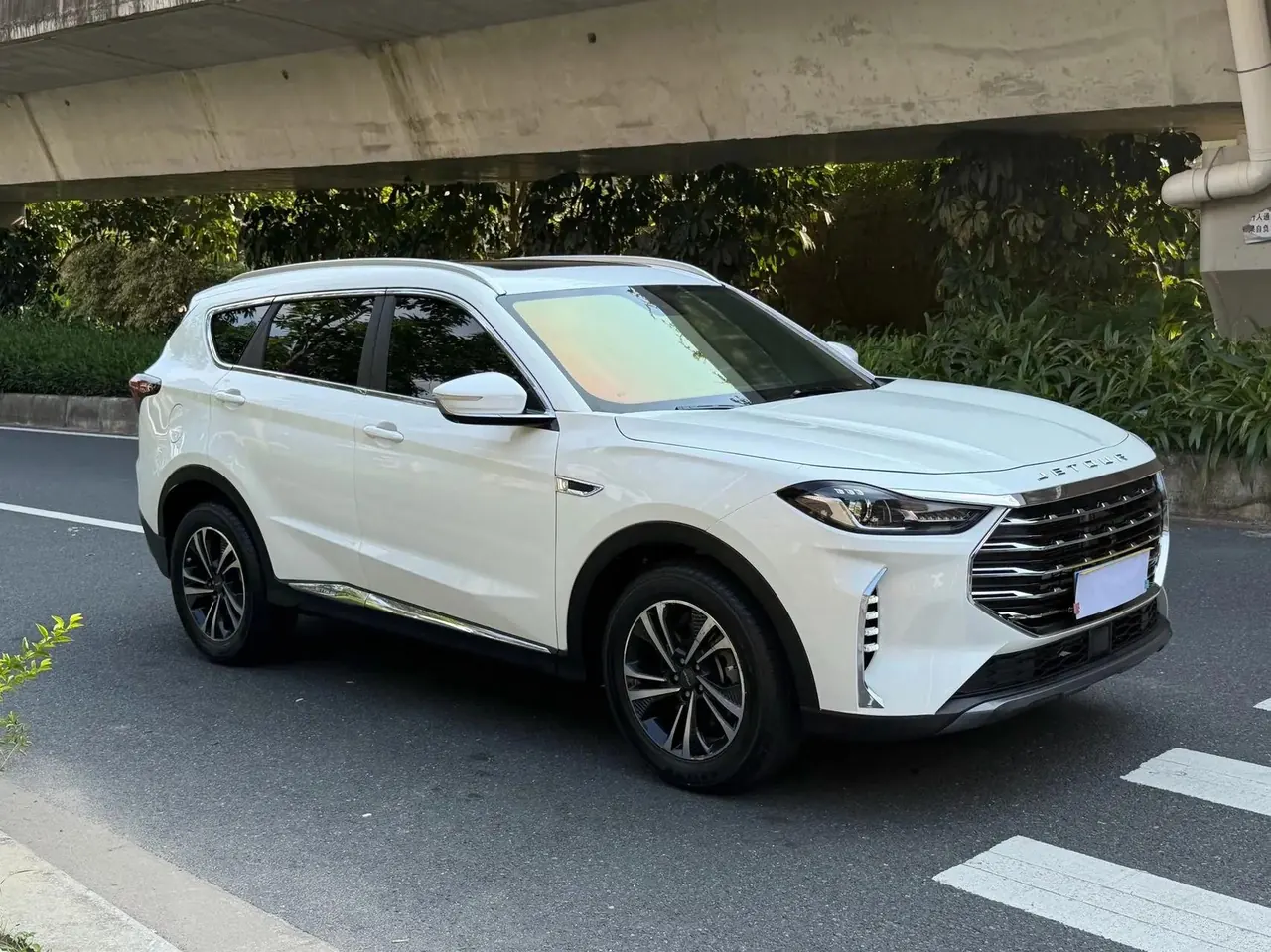 Jetour X70 PLUS 2021 1.6T DCT with 5 seats 3