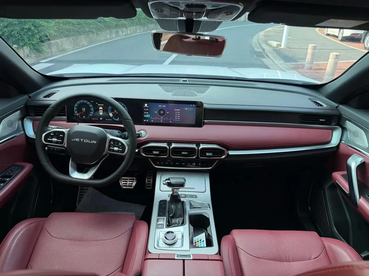 Jetour X70 PLUS 2021 1.6T DCT with 5 seats 6