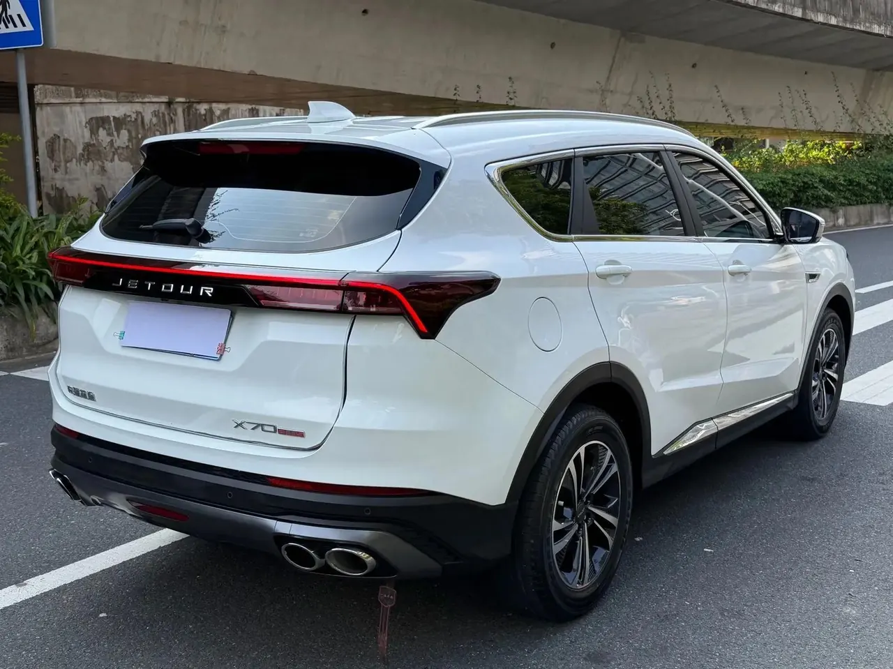 Jetour X70 PLUS 2021 1.6T DCT with 5 seats 9