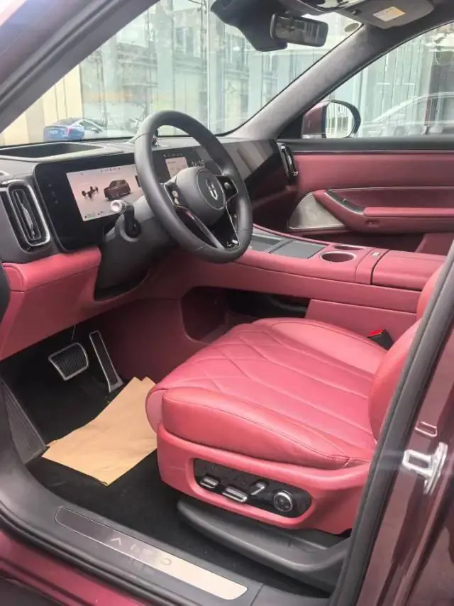 AITO M8 2025 extended range Ultra version 53.4kWh 5-seat version 2