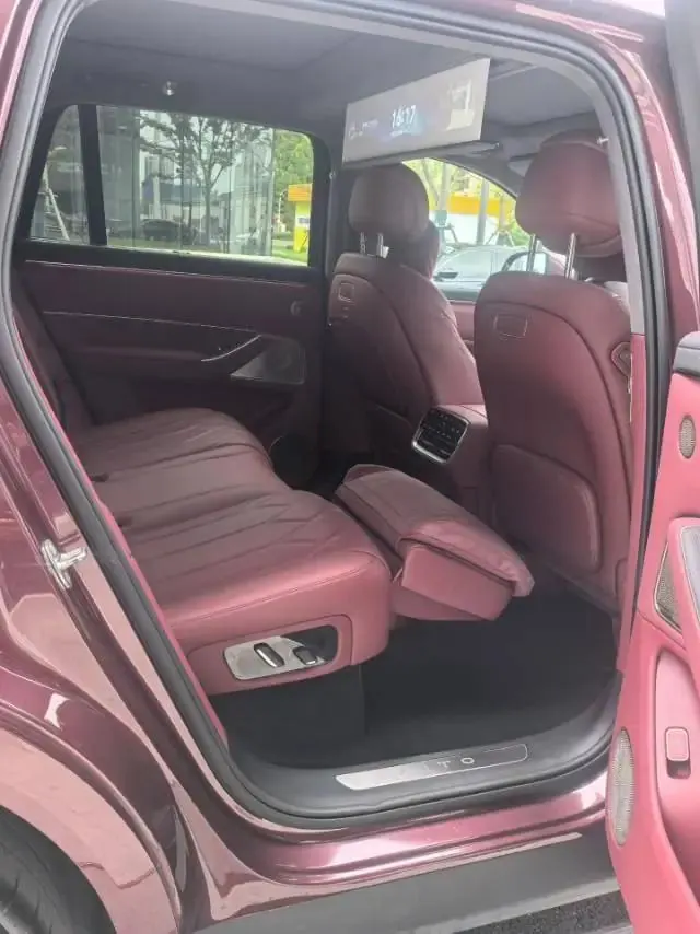 AITO M8 2025 extended range Ultra version 53.4kWh 5-seat version 7