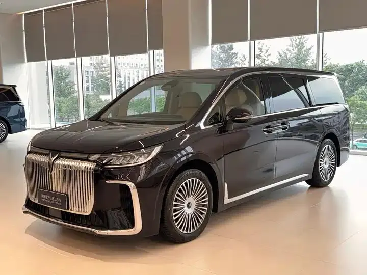 Open image lightbox: Voyah Dreamer 2025 PHEV Four-wheel Drive Flagship Kunpeng Edition
