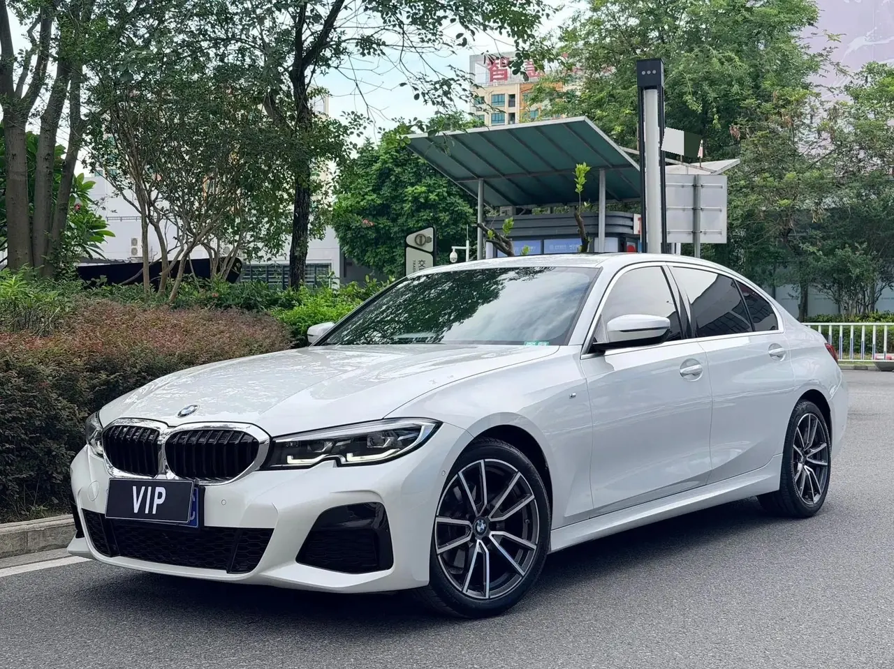 Открыть галерею: BMW 3 Series 2020 325Li M Sports Suit