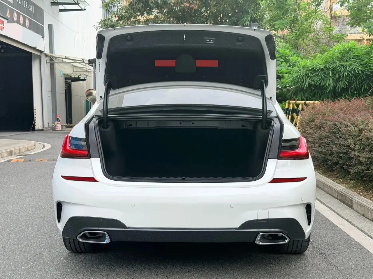 BMW 3 Series 2020 325Li M Sports Suit 10