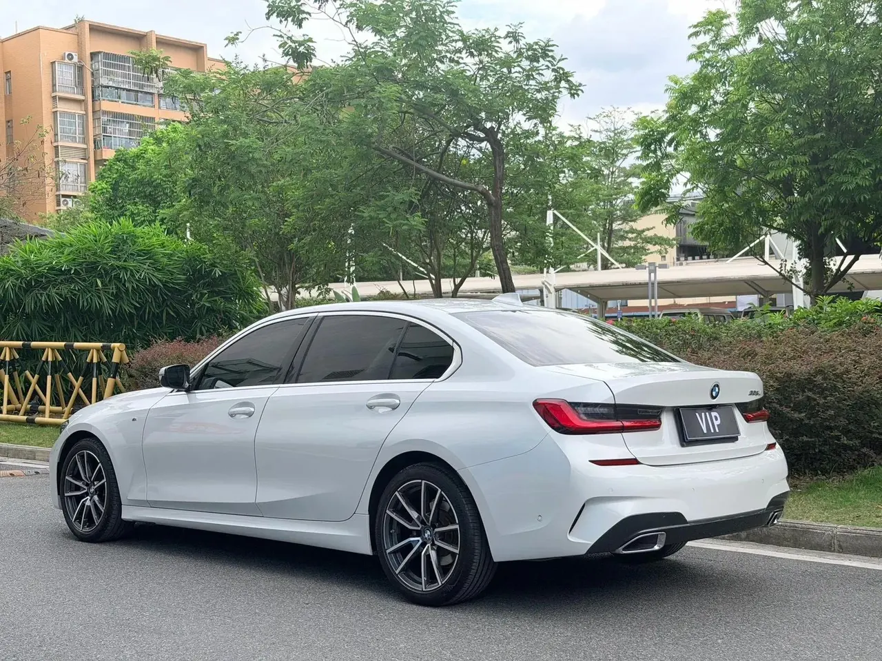 BMW 3 Series 2020 325Li M Sports Suit 11