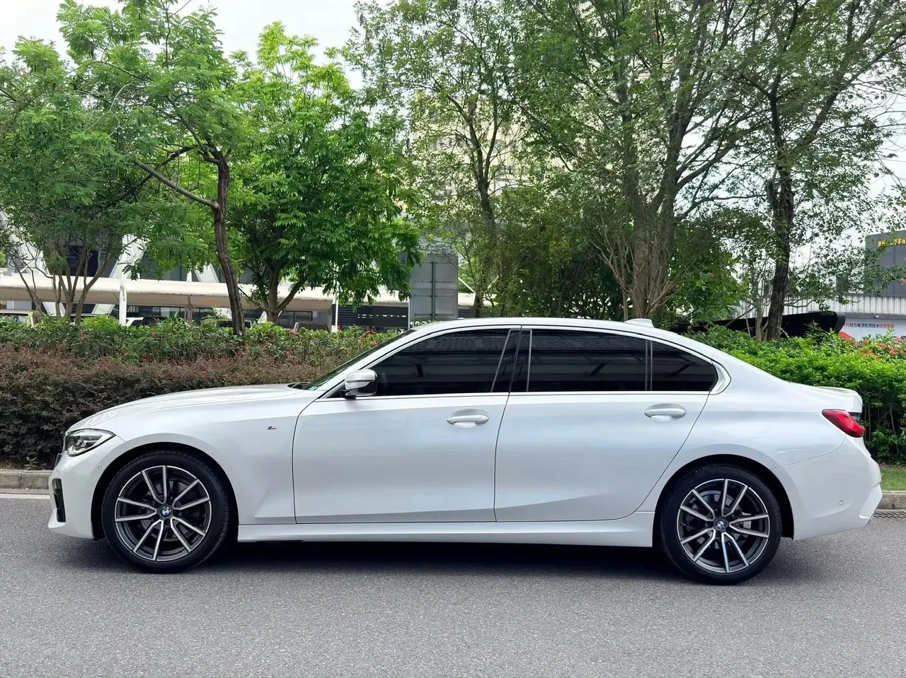 BMW 3 Series 2020 325Li M Sports Suit 12