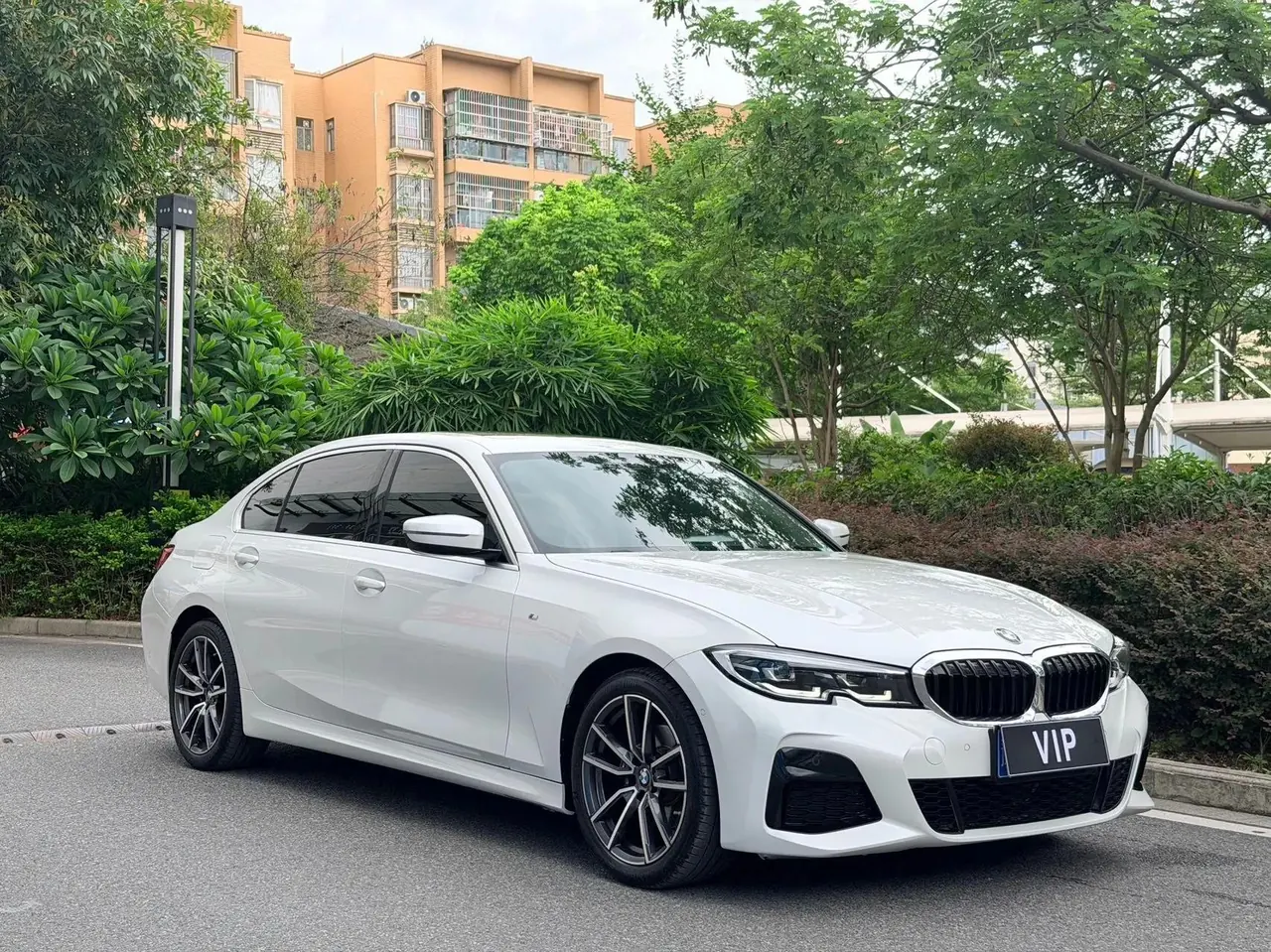 BMW 3 Series 2020 325Li M Sports Suit 3