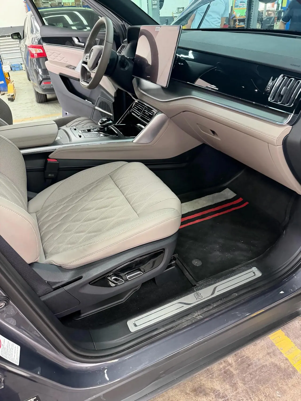BYD Tang New Energy 2025 Tang DM-i 1.5T Stepless 115KM Honorable Automatic Gear 6