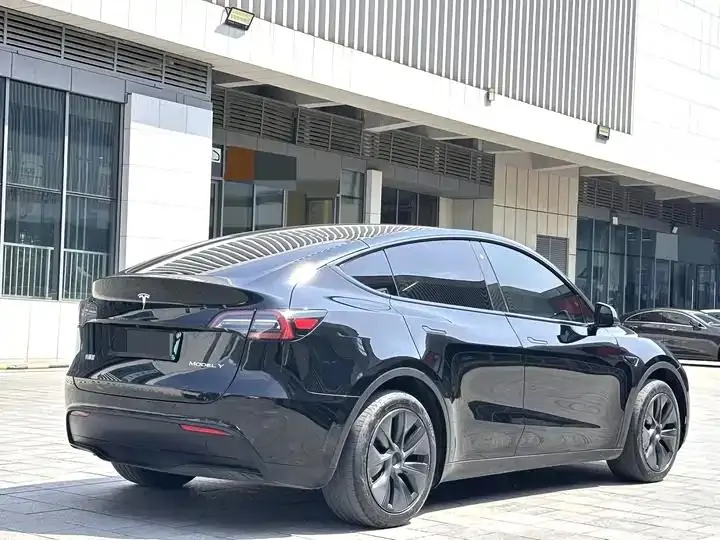 2023 Model Y Rear-Wheel Drive Version 8