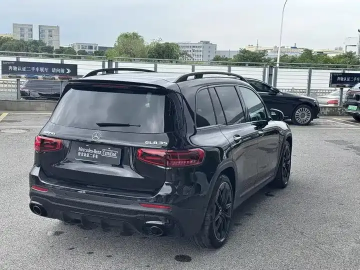 Mercedes Benz GLB AMG 2024 AMG GLB 35 4MATIC 18