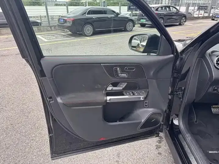 Mercedes Benz GLB AMG 2024 AMG GLB 35 4MATIC 2