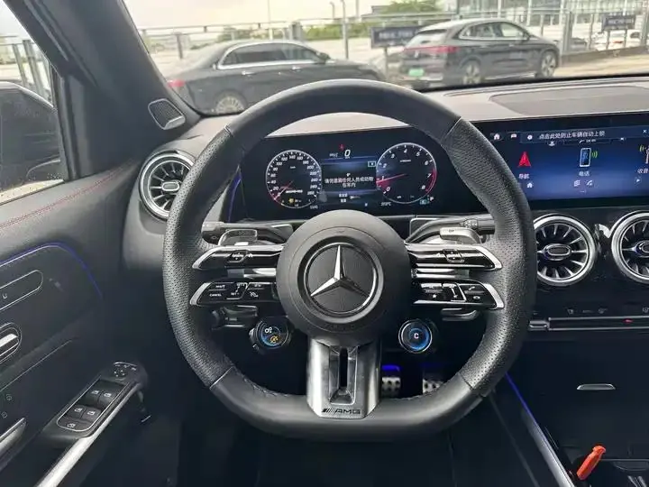 Mercedes Benz GLB AMG 2024 AMG GLB 35 4MATIC 5
