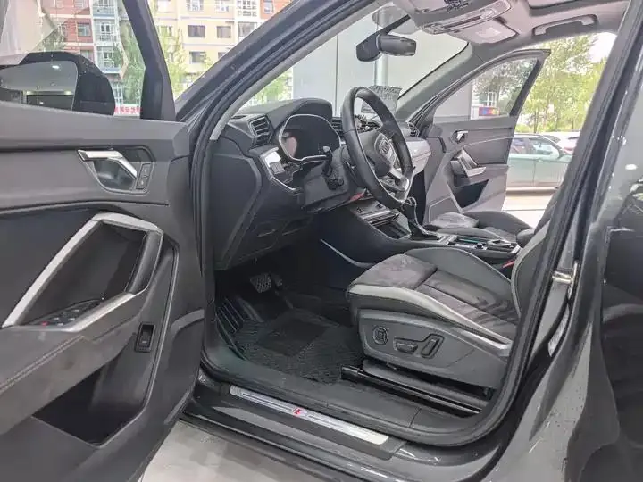 Audi Q3 2023 35 TFSI Fashion Dynamic (1.4T) 7
