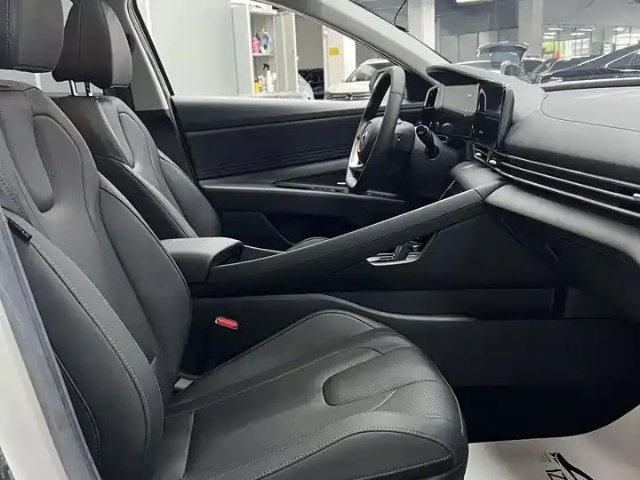 Elantra 2022 1.5L CVT Luxury Edition 12