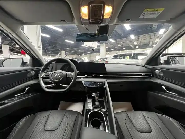 Elantra 2022 1.5L CVT Luxury Edition 14