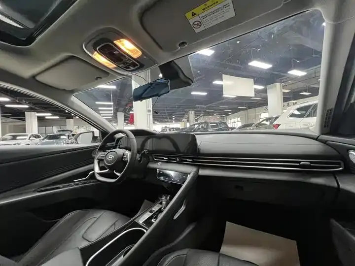 Elantra 2022 1.5L CVT Luxury Edition 16