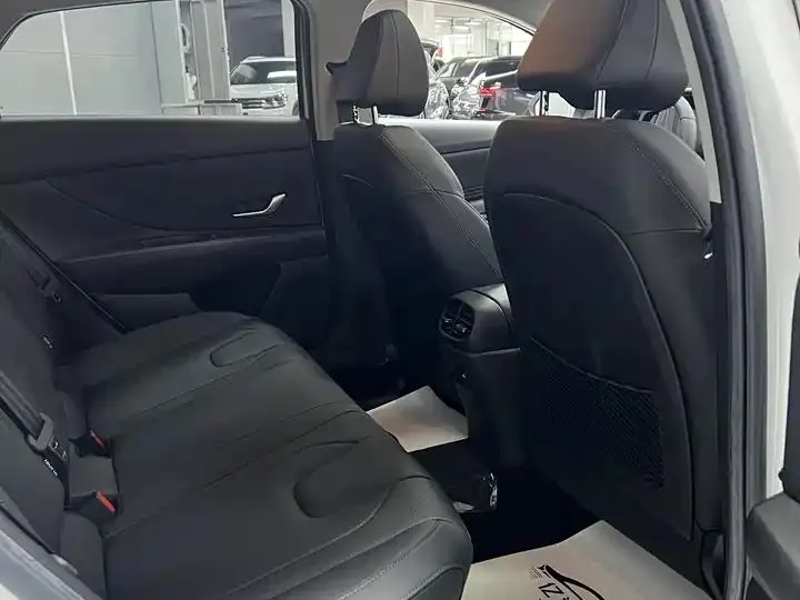Elantra 2022 1.5L CVT Luxury Edition 18