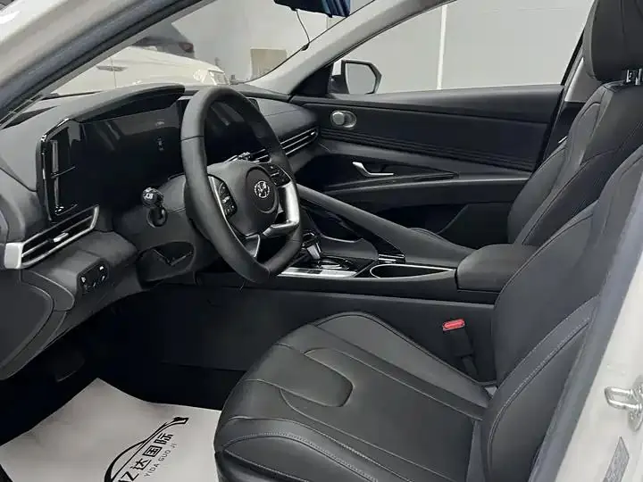 Elantra 2022 1.5L CVT Luxury Edition 19