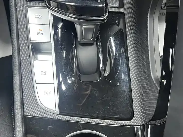 Elantra 2022 1.5L CVT Luxury Edition 23