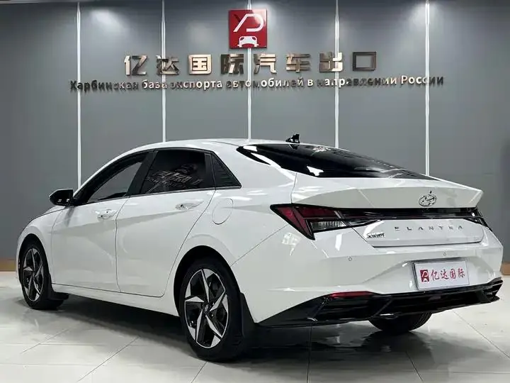 Elantra 2022 1.5L CVT Luxury Edition 4