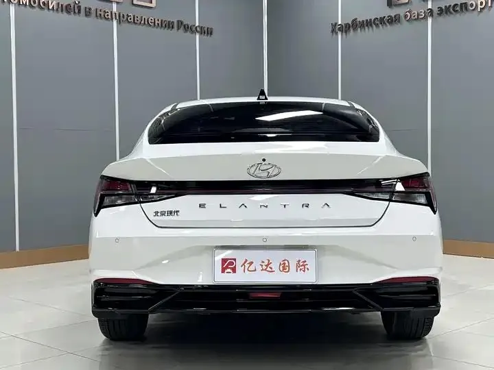 Elantra 2022 1.5L CVT Luxury Edition 5