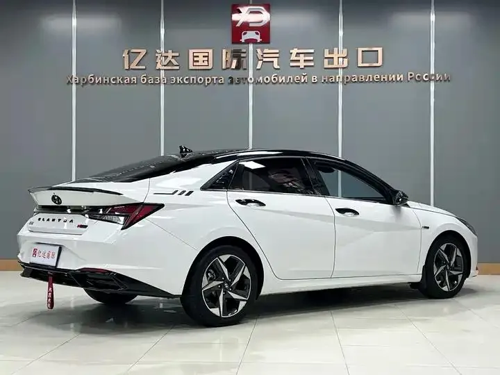 Elantra 2022 1.5L CVT Luxury Edition 6