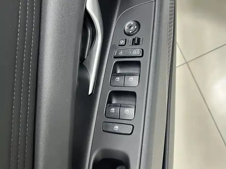 Elantra 2022 1.5L CVT Luxury Edition 7
