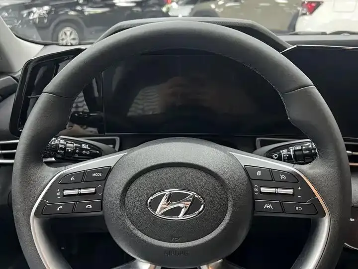 Elantra 2022 1.5L CVT Luxury Edition 9