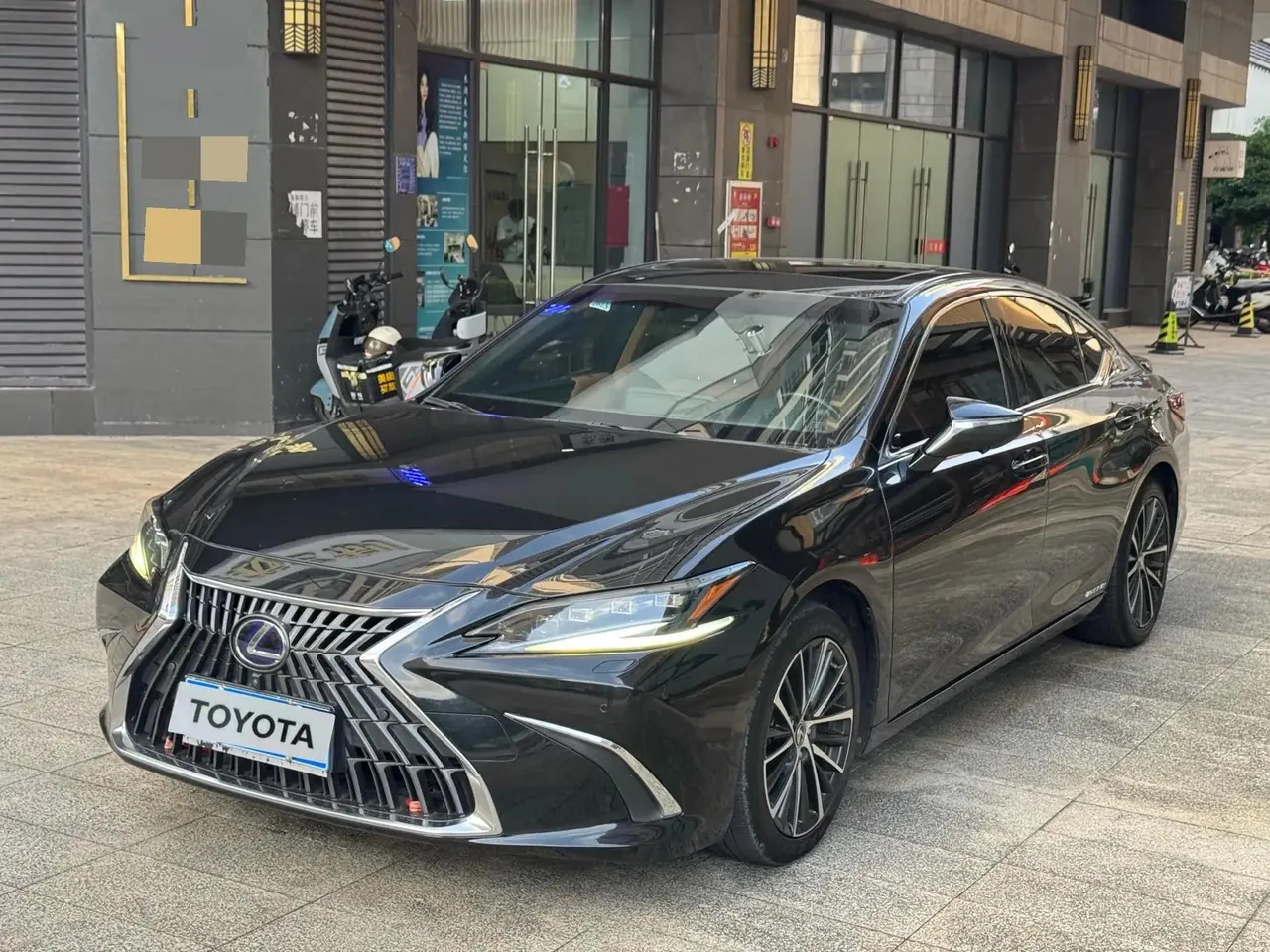 Lexus ES 2021 300h Prestige Edition - View 1