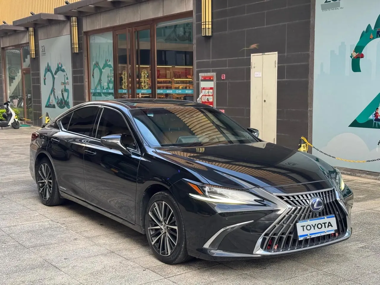 Lexus ES 2021 300h Prestige Edition 2